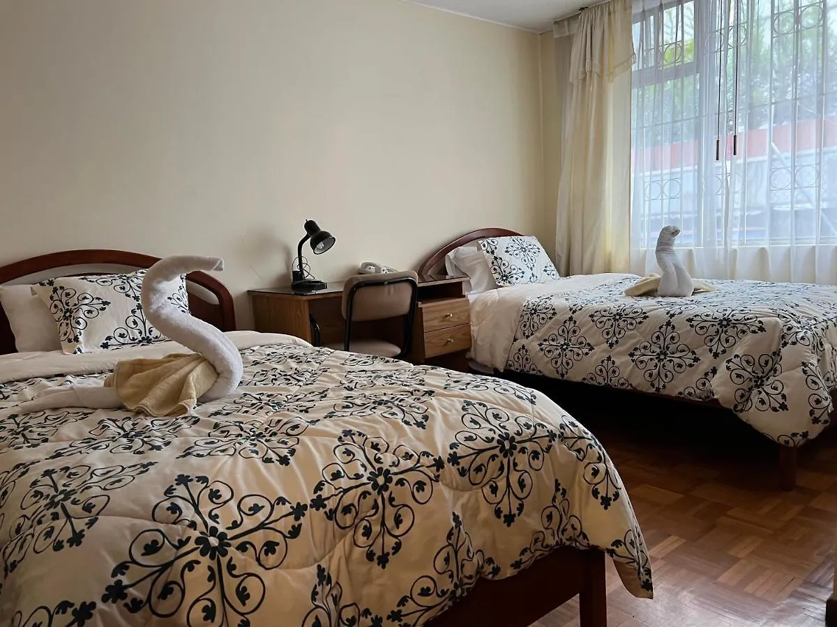 Sina Hogar Hotel 基多华人酒店 0*, Quito