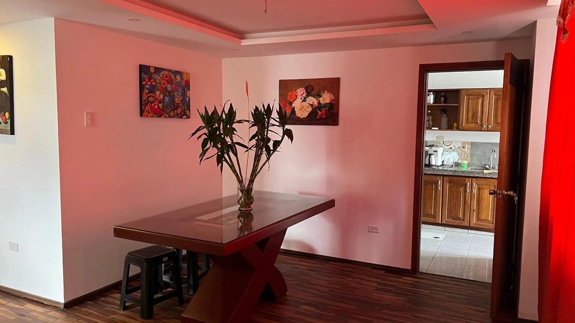 Sina Hogar Hotel 基多华人酒店 Apartment